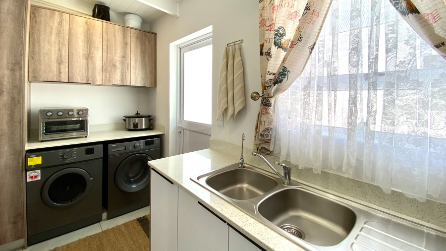 3 Bedroom Property for Sale in Jacobsbaai Western Cape